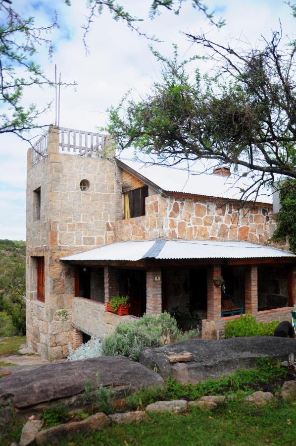 La Toma Complejo De Montana - Cabanas Y Habitaciones En Hosteria Mina Clavero Dış mekan fotoğraf