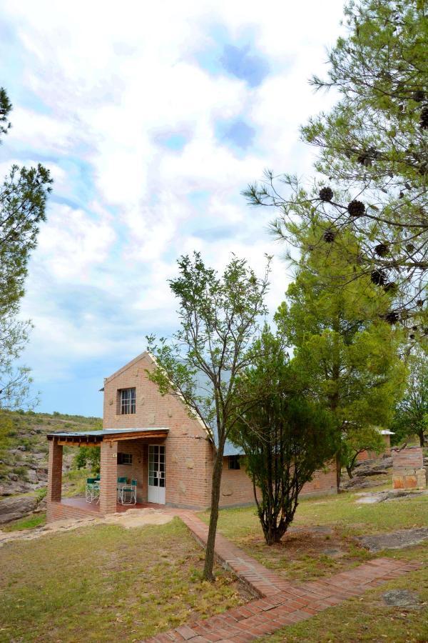 La Toma Complejo De Montana - Cabanas Y Habitaciones En Hosteria Mina Clavero Dış mekan fotoğraf